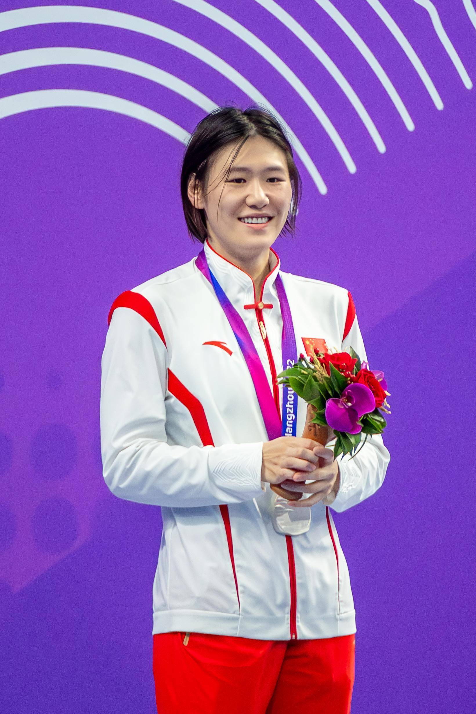 关于游泳再创历史，冠军实至名归的信息