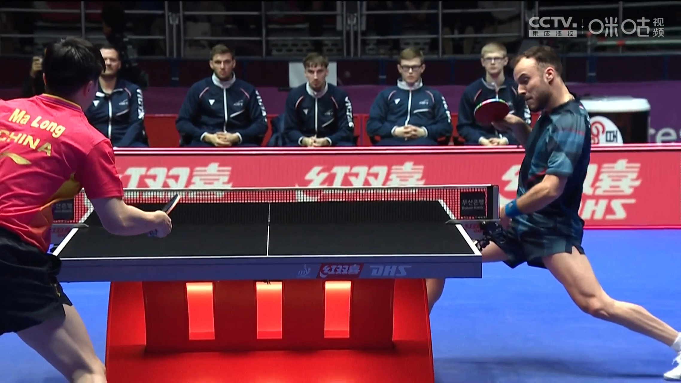 英格兰队力克法国队，马龙点燃赛场