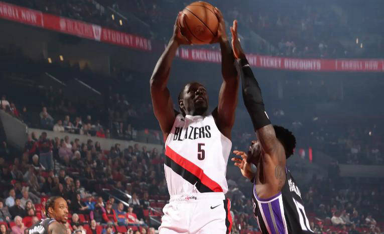 猛龙完胜凯尔特人，霍勒迪状态火热