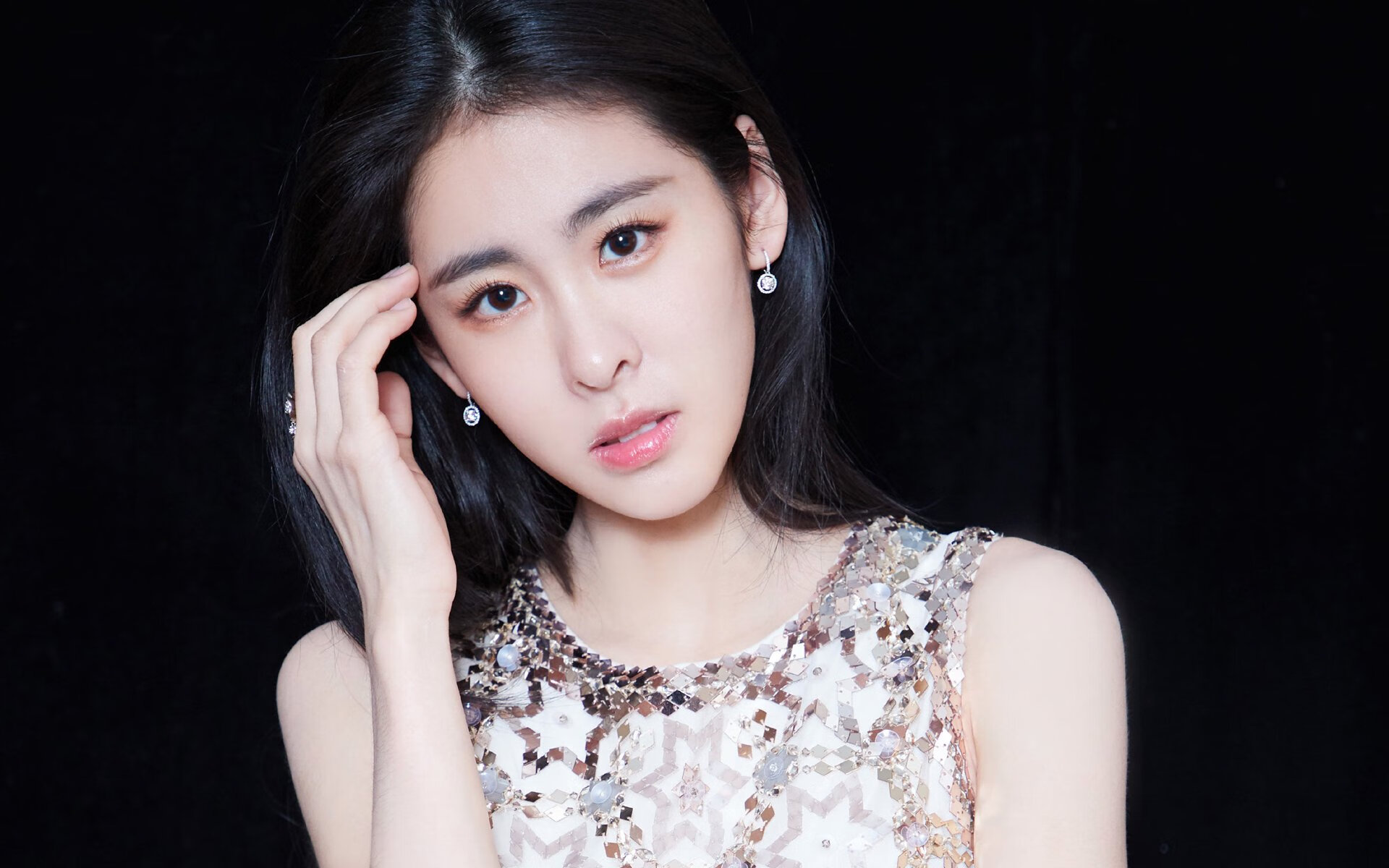 奥亚尔萨瓦尔的大舞台魔法，国际米兰与尼日利亚对决中的闪耀时刻